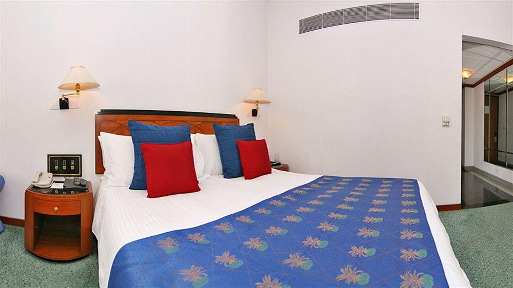 Hotel Marine Plaza Βομβάη Εξωτερικό φωτογραφία